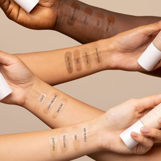 Huda beauty GloWish Multidew Vegan Skin Tint Foundation
